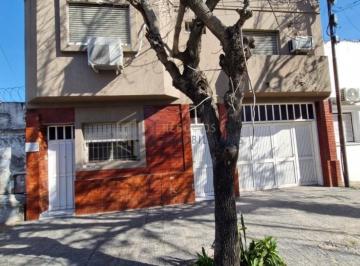 Casa · 287m² · 8 Ambientes · 1 Cochera · Casa Amplia en Barrio 7 Jefes