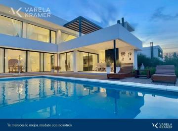 Casa · 390m² · 7 Ambientes · 4 Cocheras · Casa - El Yacht