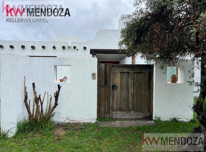 Casa · 248m² · 4 Dormitorios · 2 Cocheras