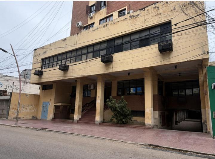 Local comercial · 648m²