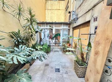 Oficina comercial · 42m² · 2 Ambientes · Excelente 2 Ambientes con Patio. Apto Profesional