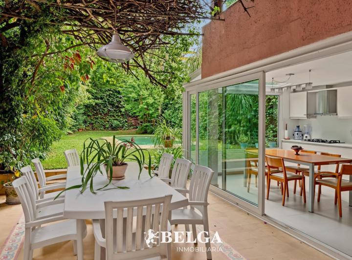 Casa · 336m² · 7 Ambientes · 2 Cocheras