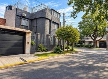 PH de 4 ambientes, Córdoba · Casa en Alquiler en Barrio San Fernando con 3 Dorm., Amoblada