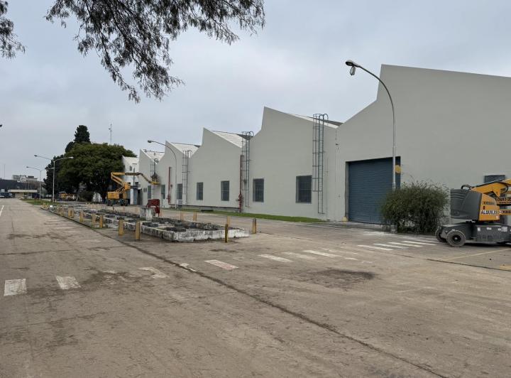 Bodega-Galpón · 2706m²