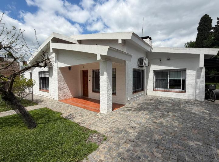 Casa · 190m² · 5 Ambientes · 2 Cocheras