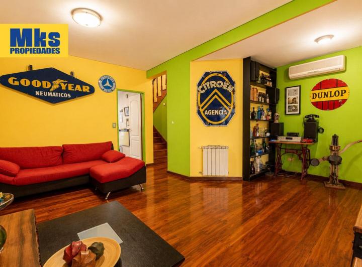 Casa · 230m² · 5 Ambientes · 1 Cochera