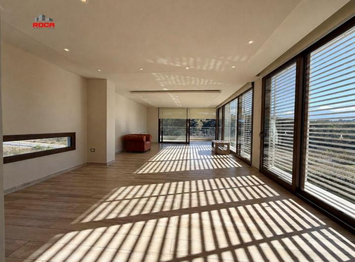 Casa · 345m² · 7 Ambientes · 2 Cocheras
