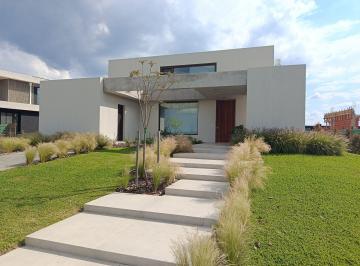 Casa · 336m² · 6 Ambientes · 4 Cocheras · Casa - Costas