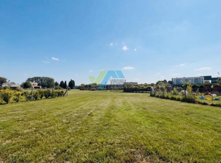 Terreno · 875m²