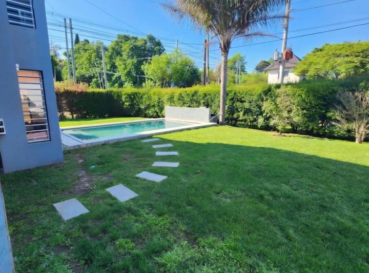 Casa · 247m² · 8 Ambientes · 3 Cocheras
