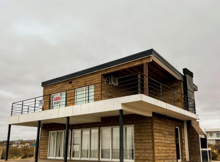 Casa · 160m² · 4 Ambientes · 4 Cocheras