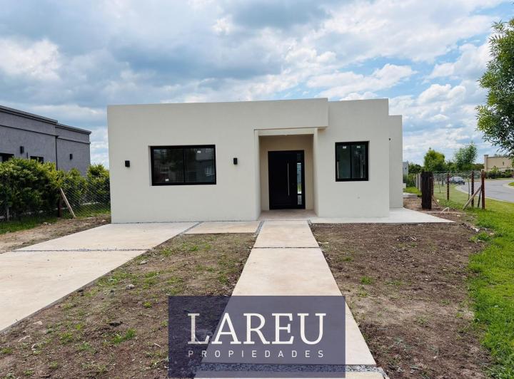 Casa · 600m² · 4 Ambientes · 2 Cocheras