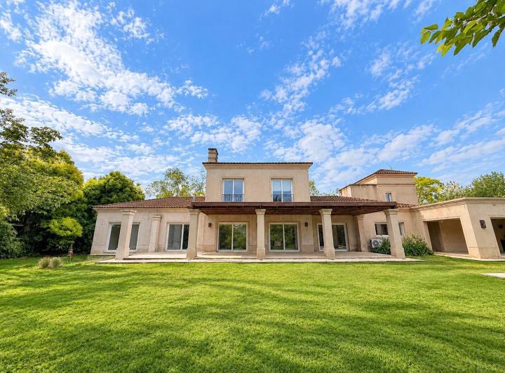 Casa · 320m² · 4 Ambientes