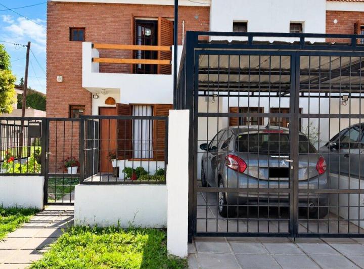Casa · 122m² · 5 Ambientes · 2 Cocheras