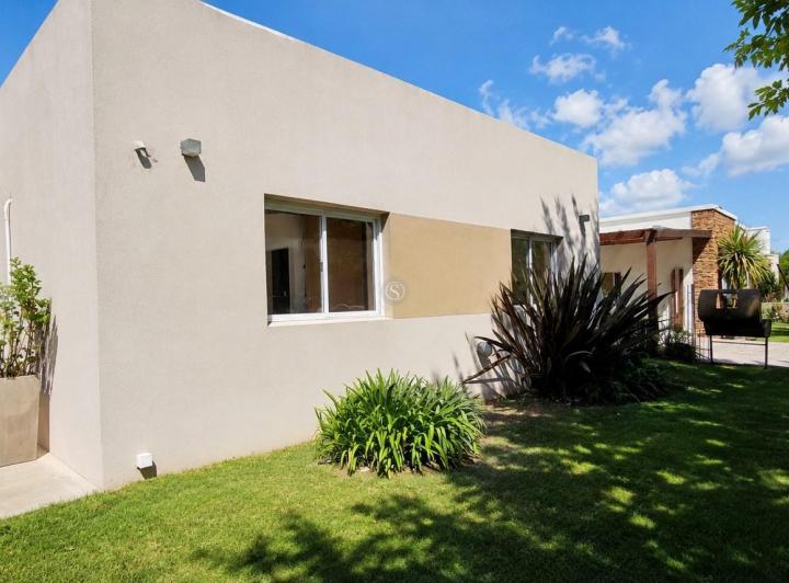 Casa · 110m² · 4 Ambientes · 1 Cochera