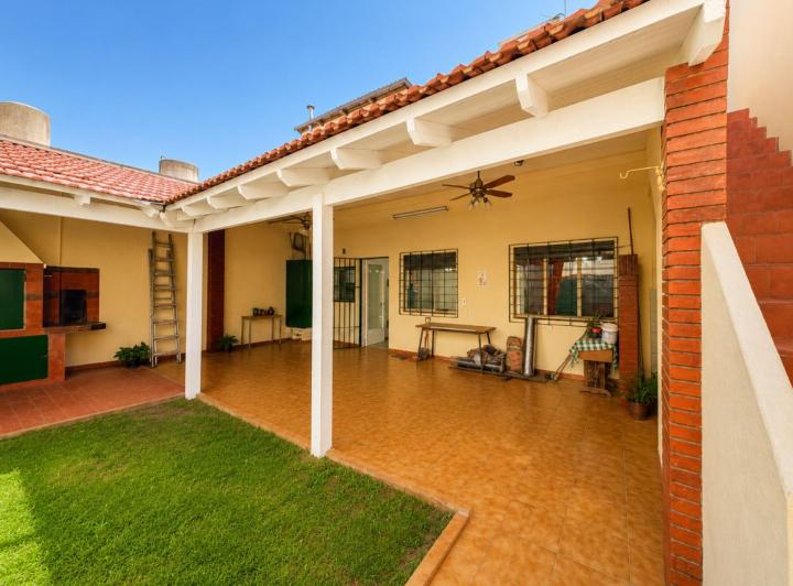 Casa · 161m² · 5 Ambientes · 1 Cochera