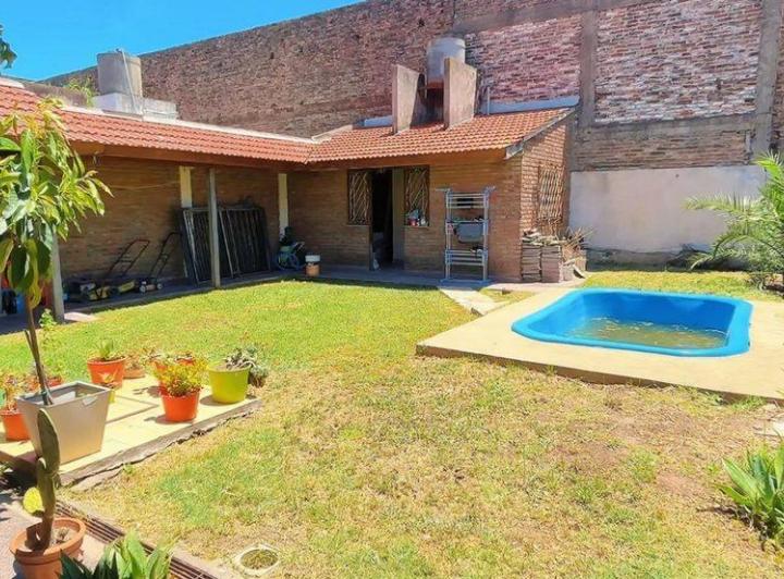 Casa · 185m² · 6 Ambientes · 2 Cocheras