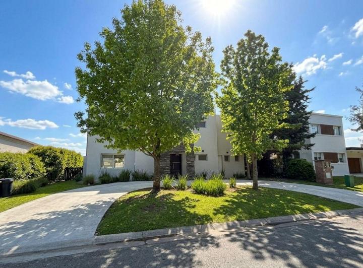 Casa · 153m² · 6 Ambientes · 1 Cochera