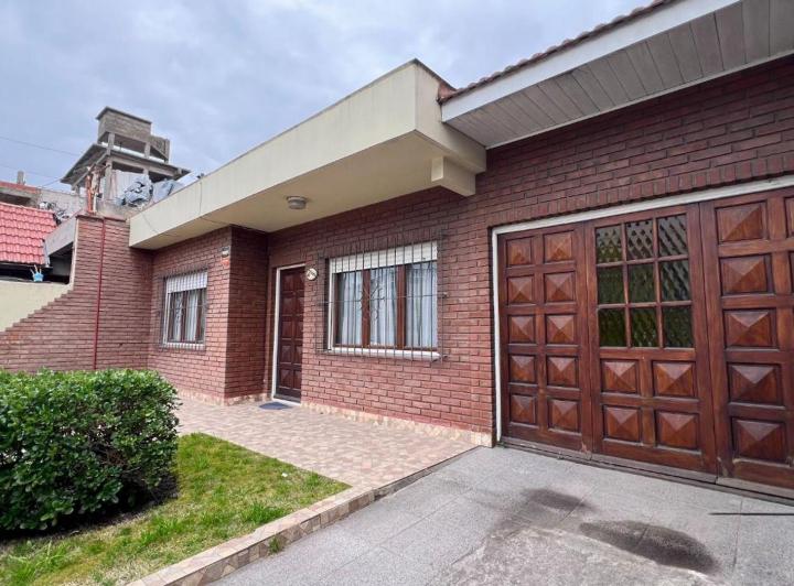 Casa · 137m² · 3 Ambientes · 1 Cochera