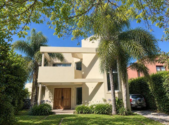 Casa · 277m² · 5 Ambientes · 1 Cochera
