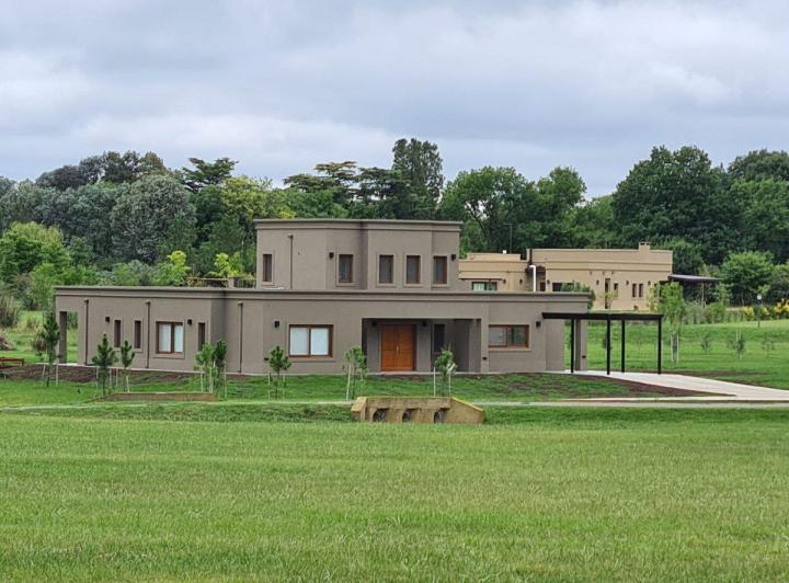 Casa · 300m² · 5 Ambientes · 2 Cocheras