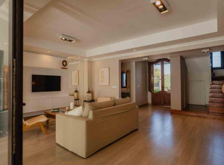 Casa · 320m² · 5 Ambientes · 2 Cocheras
