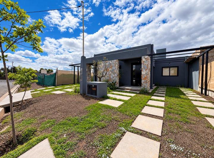 Casa · 82m² · 3 Ambientes · 1 Cochera