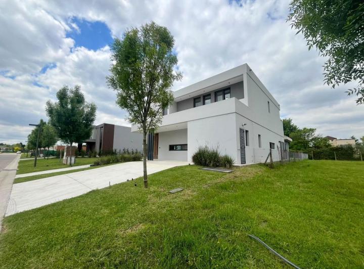 Casa · 347m² · 6 Ambientes