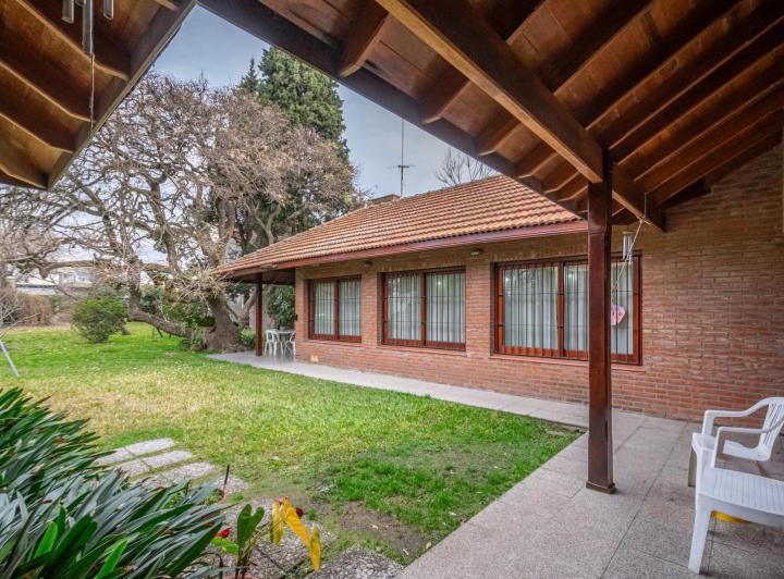 Casa · 315m² · 5 Ambientes · 2 Cocheras