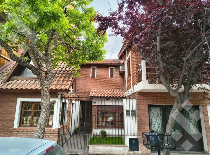 Casa · 216m² · 7 Ambientes