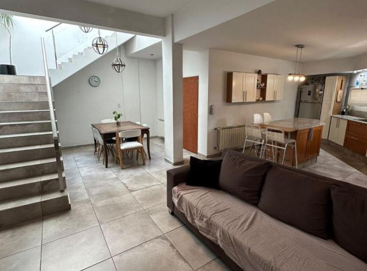 Casa · 140m² · 4 Ambientes · 1 Cochera