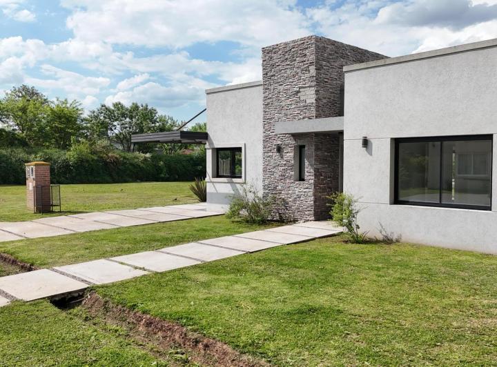 Casa · 170m² · 4 Ambientes · 2 Cocheras