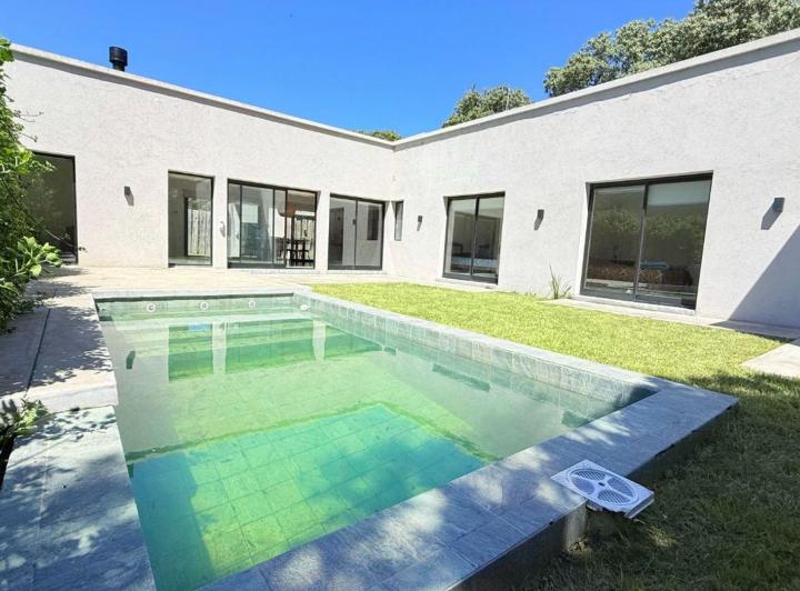 Casa · 145m² · 4 Ambientes · 1 Cochera