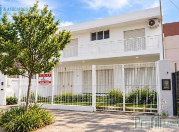 Casa · 200m² · 6 Ambientes · 1 Cochera · Casa Alquier Nivel Gerencial