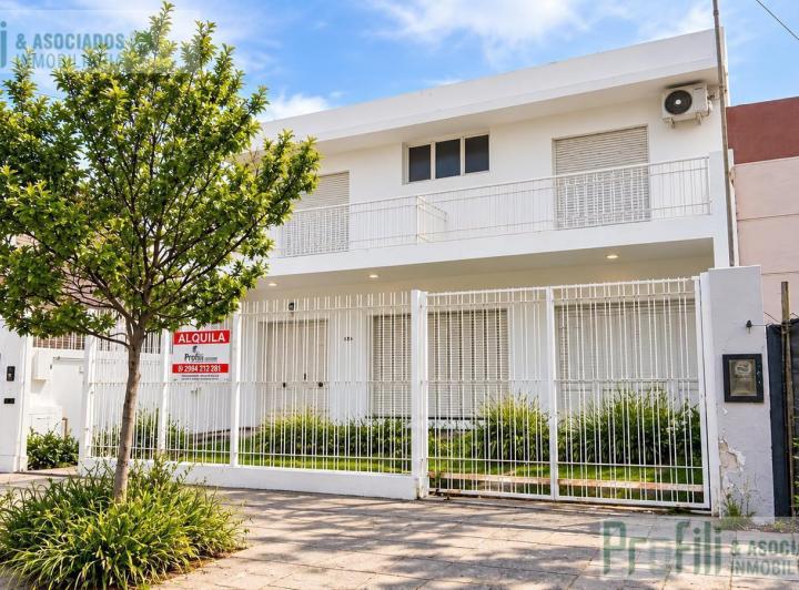 Casa · 200m² · 6 Ambientes · 1 Cochera