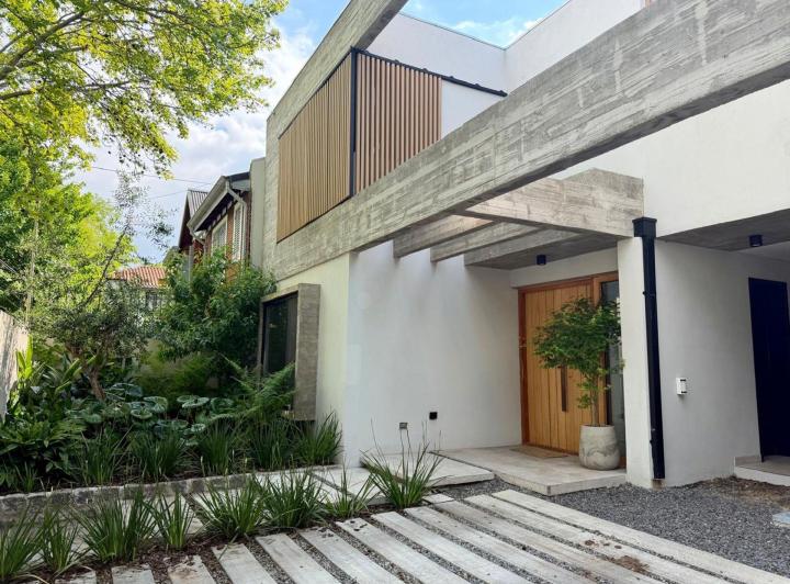 Casa · 290m² · 5 Ambientes · 2 Cocheras