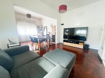 Casa · 300m² · 3 Ambientes · Venta Casa 3 Ambientes con Jardin y Pileta en Banfield