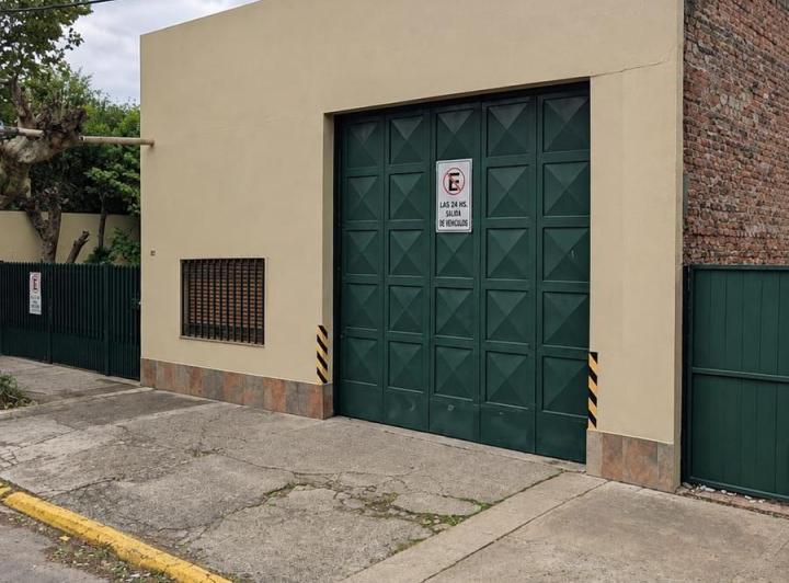 Local comercial · 900m²