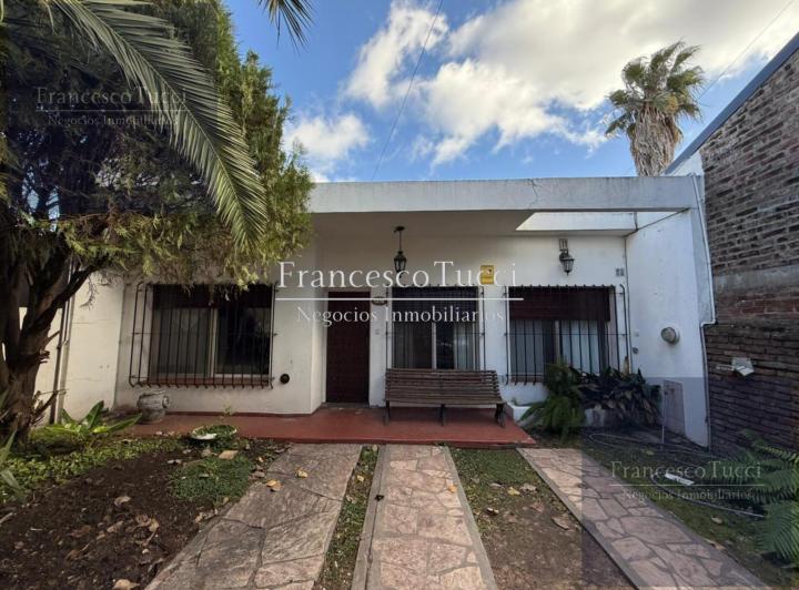 Casa · 80m² · 3 Ambientes · 2 Cocheras