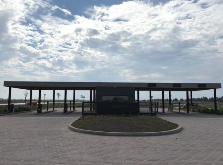 Terreno · 714m²