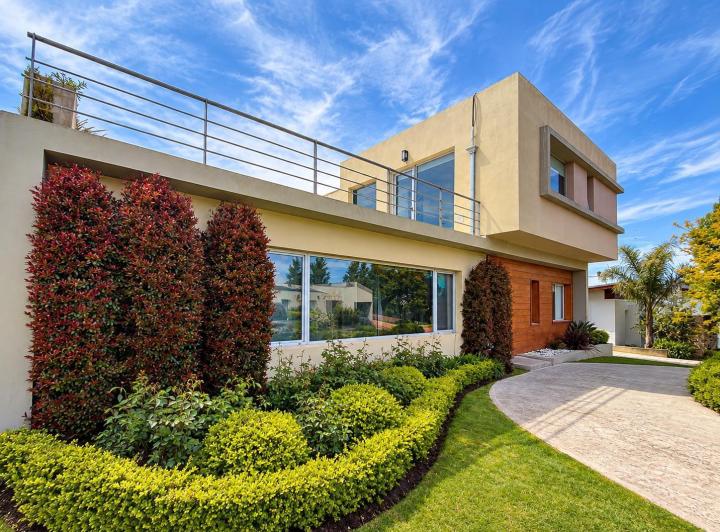 Casa · 316m² · 6 Ambientes · 3 Cocheras
