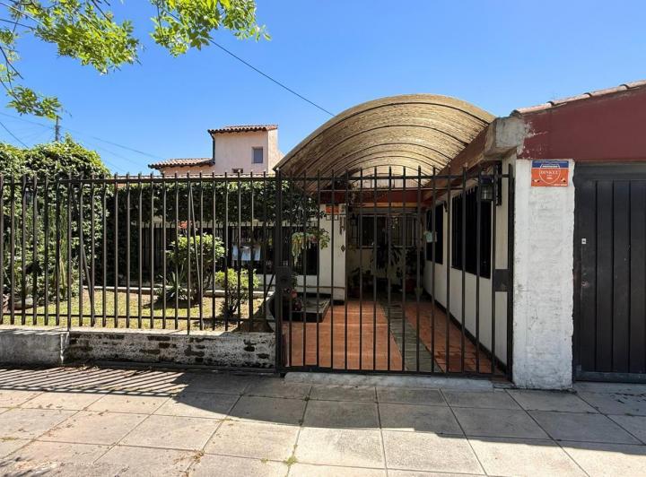 Casa · 243m² · 3 Dormitorios · 1 Cochera