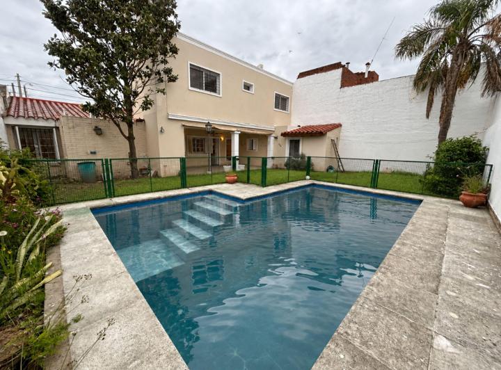 Casa · 580m² · 14 Ambientes · 4 Cocheras