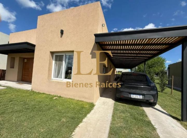 Casa · 140m² · 4 Ambientes · 4 Cocheras