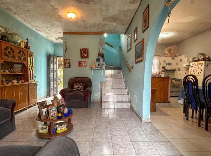 Casa · 130m² · 6 Ambientes · 2 Cocheras