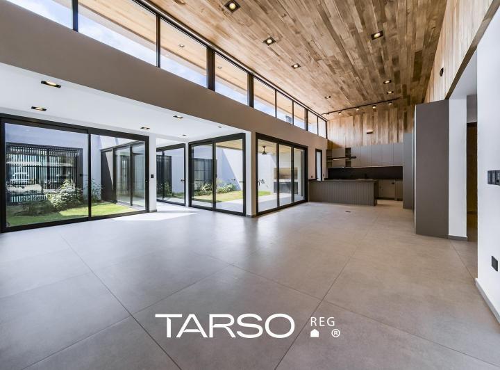Casa · 240m² · 6 Ambientes · 2 Cocheras