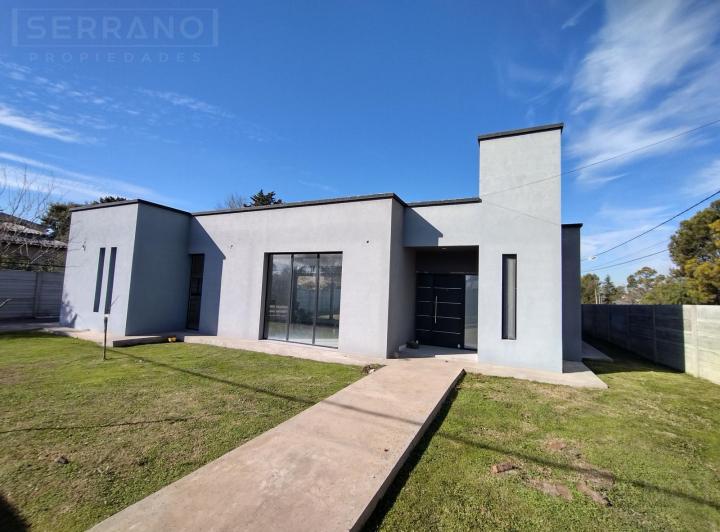 Casa · 126m² · 4 Ambientes · 1 Cochera