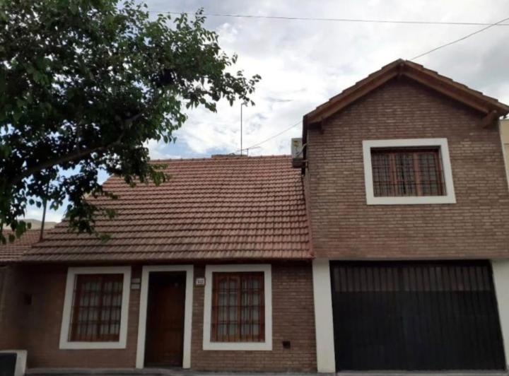 Casa · 207m² · 7 Ambientes · 1 Cochera