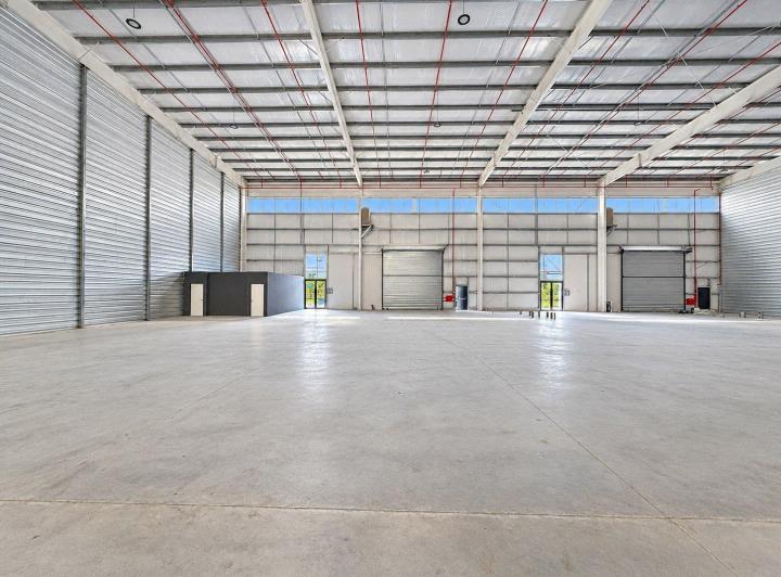 Bodega-Galpón · 560m² · 10 Cocheras