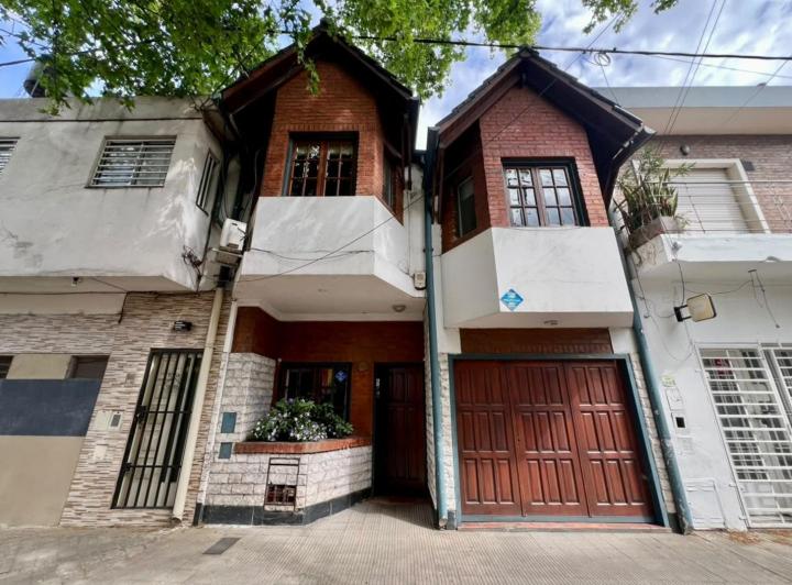 Casa · 105m² · 4 Ambientes · 1 Cochera